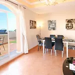 Sea View Penthouse With Private Jacuzzi & Huge Terrace , Cala 4 شقة Sitio de Calahonda