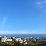 Sea View Penthouse With Private Jacuzzi & Huge Terrace , Cala 4 شقة Sitio de Calahonda